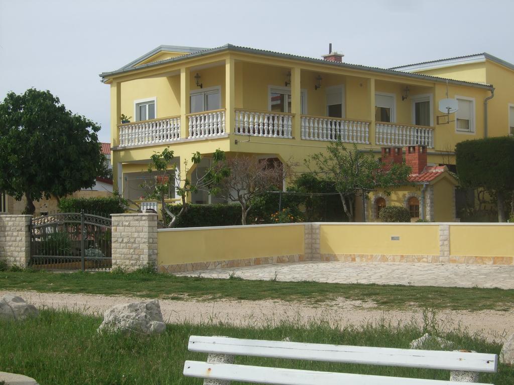 Deby Beach House Vir Eksteriør bilde