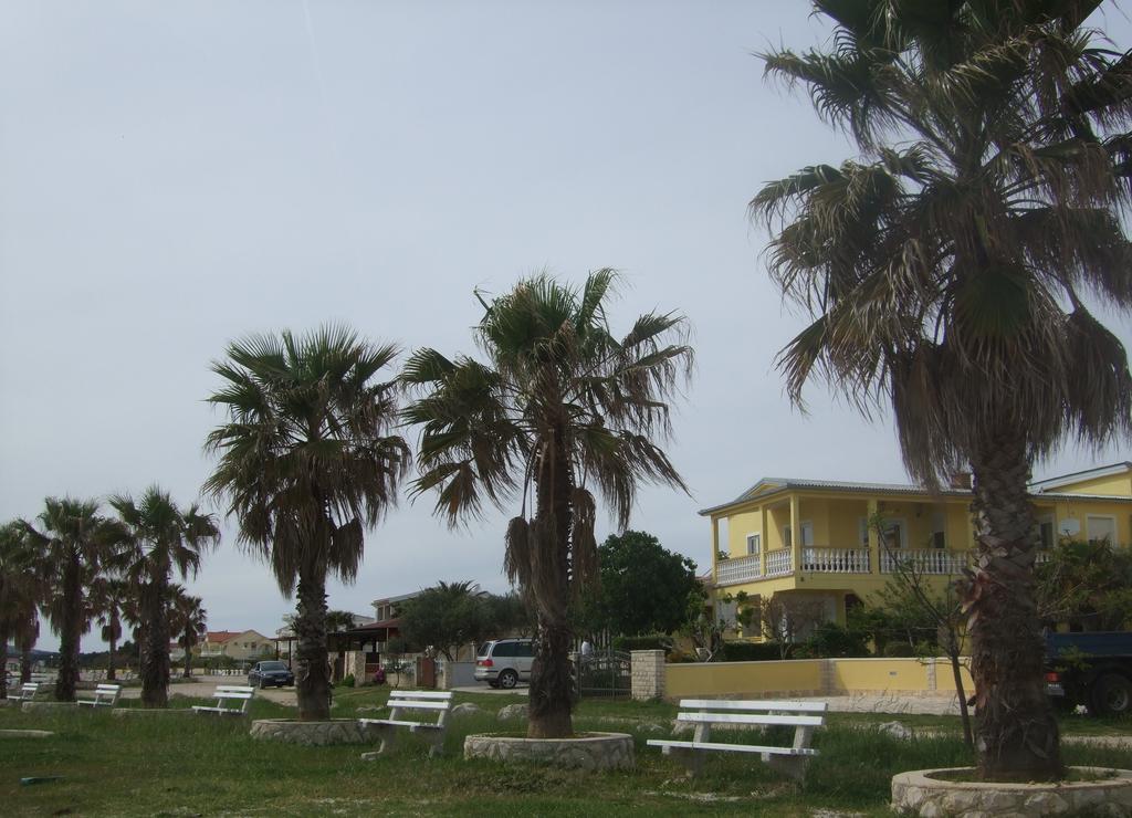 Deby Beach House Vir Eksteriør bilde